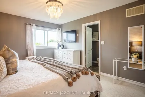 61 Markham Trail Clarington ON L1C 0S4