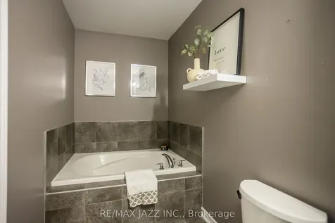 61 Markham Trail Clarington ON L1C 0S4