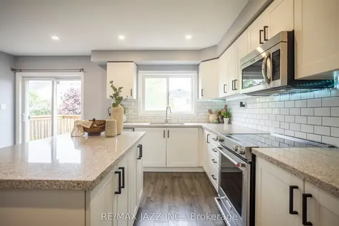 61 Markham Trail Clarington ON L1C 0S4