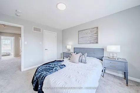 506 Rossland Road W Ajax ON L1T 0N5