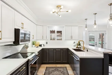 32 Brookhouse Drive Clarington ON L1B 1N8