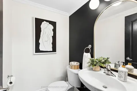 32 Brookhouse Drive Clarington ON L1B 1N8