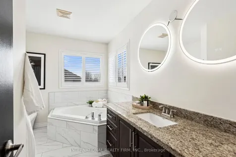 32 Brookhouse Drive Clarington ON L1B 1N8