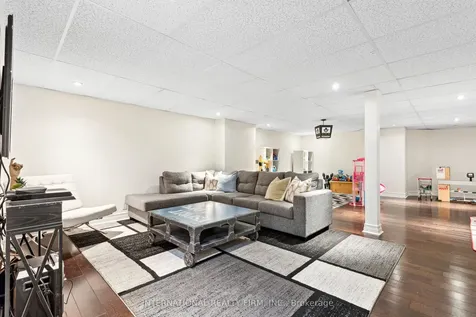 32 Brookhouse Drive Clarington ON L1B 1N8