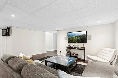 32 Brookhouse Drive Clarington ON L1B 1N8