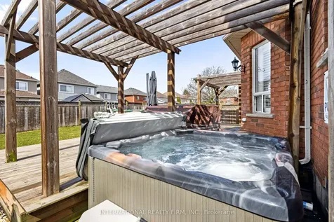 32 Brookhouse Drive Clarington ON L1B 1N8