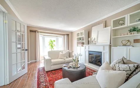 32 Farrow Crescent Ajax ON L1S 4W6