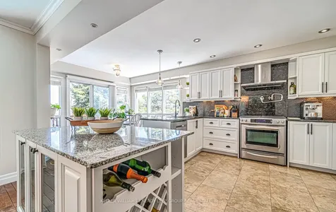 32 Farrow Crescent Ajax ON L1S 4W6