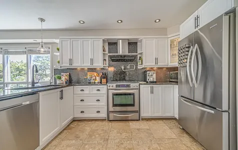 32 Farrow Crescent Ajax ON L1S 4W6