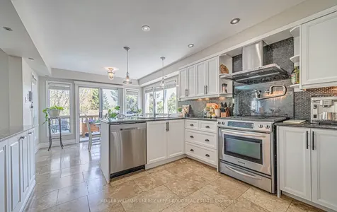 32 Farrow Crescent Ajax ON L1S 4W6