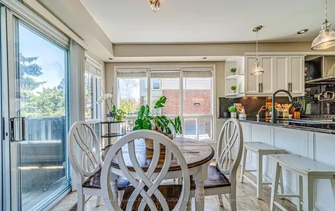 32 Farrow Crescent Ajax ON L1S 4W6