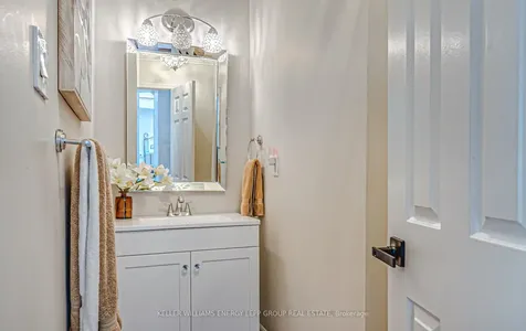 32 Farrow Crescent Ajax ON L1S 4W6