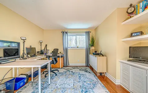 32 Farrow Crescent Ajax ON L1S 4W6