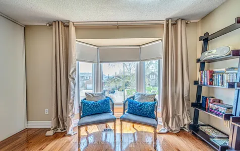 32 Farrow Crescent Ajax ON L1S 4W6