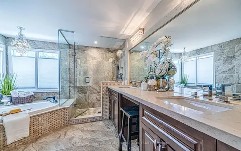 32 Farrow Crescent Ajax ON L1S 4W6