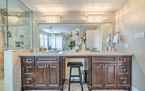 32 Farrow Crescent Ajax ON L1S 4W6