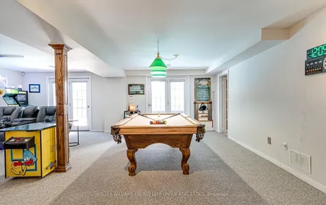 32 Farrow Crescent Ajax ON L1S 4W6