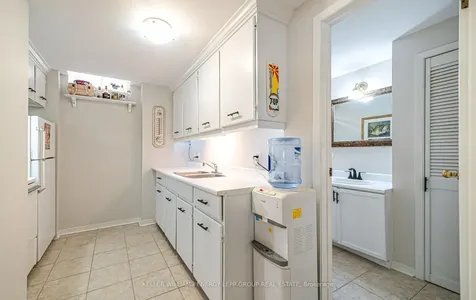 32 Farrow Crescent Ajax ON L1S 4W6