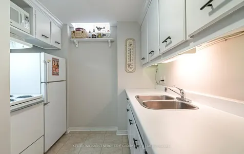 32 Farrow Crescent Ajax ON L1S 4W6