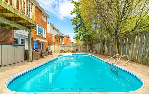 32 Farrow Crescent Ajax ON L1S 4W6