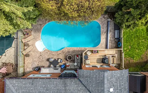 32 Farrow Crescent Ajax ON L1S 4W6