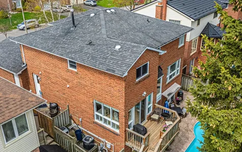 32 Farrow Crescent Ajax ON L1S 4W6