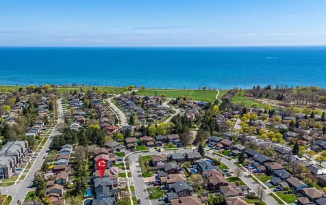 32 Farrow Crescent Ajax ON L1S 4W6