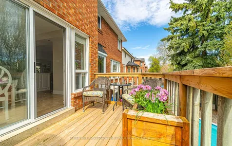 32 Farrow Crescent Ajax ON L1S 4W6