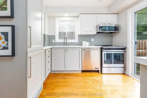 31 Flaxman Avenue Clarington ON L1C 4S5