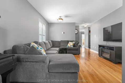 9 Rosemeadow Crescent Clarington ON L1B 1R3