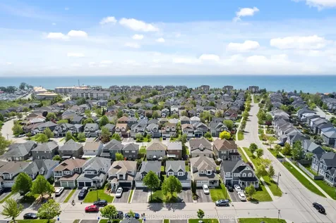 9 Rosemeadow Crescent Clarington ON L1B 1R3