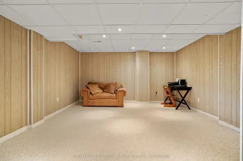 9 Rosemeadow Crescent Clarington ON L1B 1R3