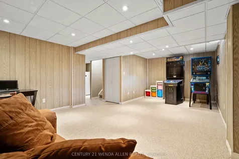 9 Rosemeadow Crescent Clarington ON L1B 1R3