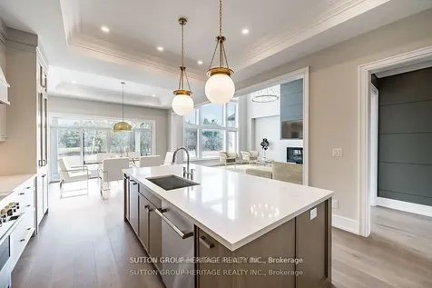 23 Dexshire Drive Ajax ON L1Z 0T8