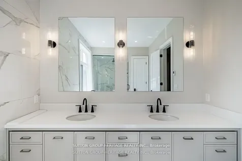 23 Dexshire Drive Ajax ON L1Z 0T8