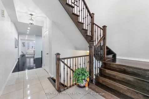 105 Stannardville Drive Ajax ON L1T 0M4