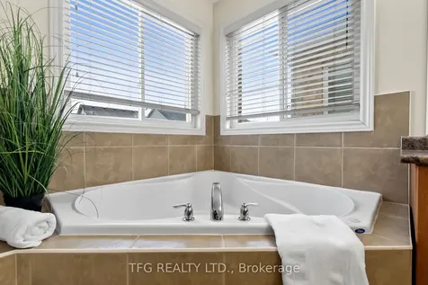 142 Southfield Avenue Clarington ON L1E 3K1