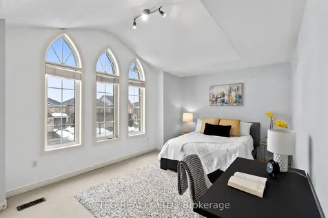 142 Southfield Avenue Clarington ON L1E 3K1