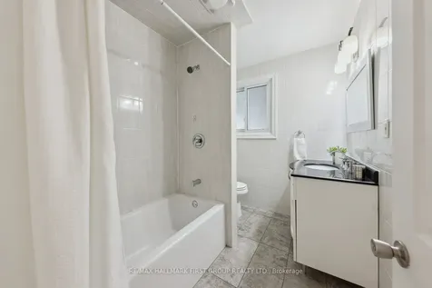 627 Sunset Boulevard Clarington ON L1B 1C9