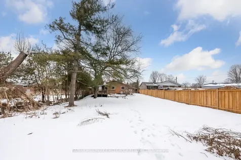 627 Sunset Boulevard Clarington ON L1B 1C9