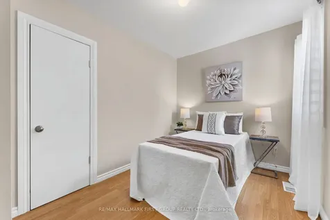 24 Maple Street Ajax ON L1S 1V7