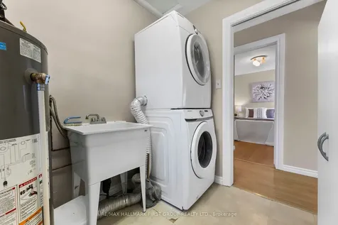 24 Maple Street Ajax ON L1S 1V7