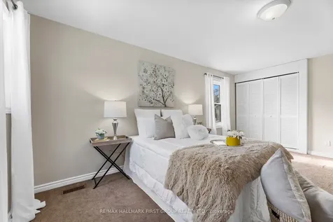 24 Maple Street Ajax ON L1S 1V7