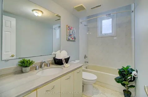 64 Fenwick Avenue Clarington ON L1C 4S1