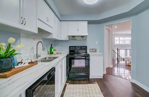 64 Fenwick Avenue Clarington ON L1C 4S1