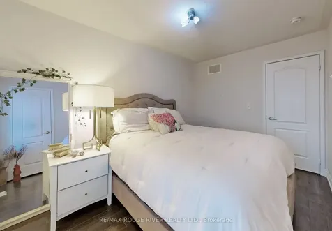 22 Quarrie Lane Ajax ON L1T 0N1