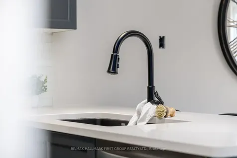 24 Staples Avenue Clarington ON L1E 3H3