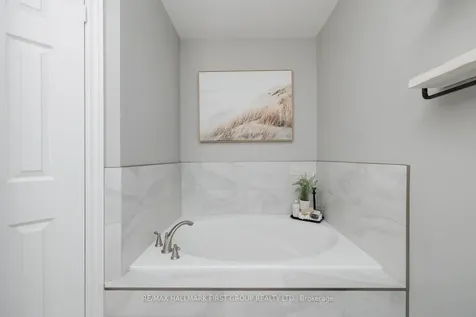 24 Staples Avenue Clarington ON L1E 3H3