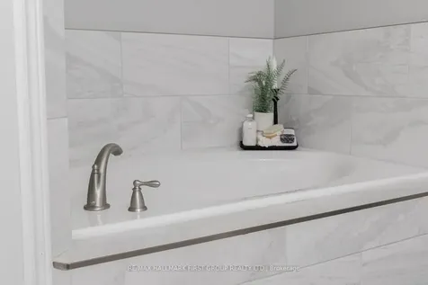 24 Staples Avenue Clarington ON L1E 3H3