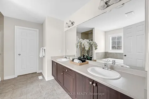 22 Bignell Crescent Ajax ON L1Z 0P6